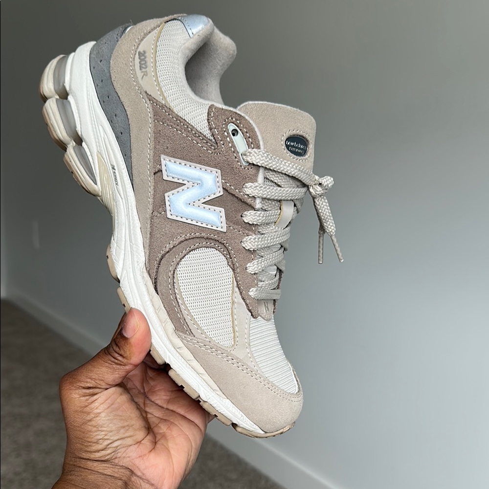 New Balance Cream and Brown Sneakers with Blue Accent